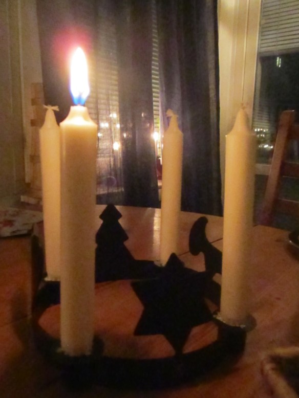 Första adventsljuset tänt
