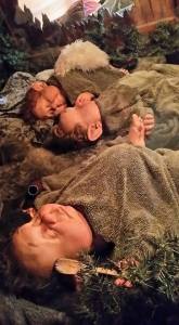 Sovande trollungar, Tomteland